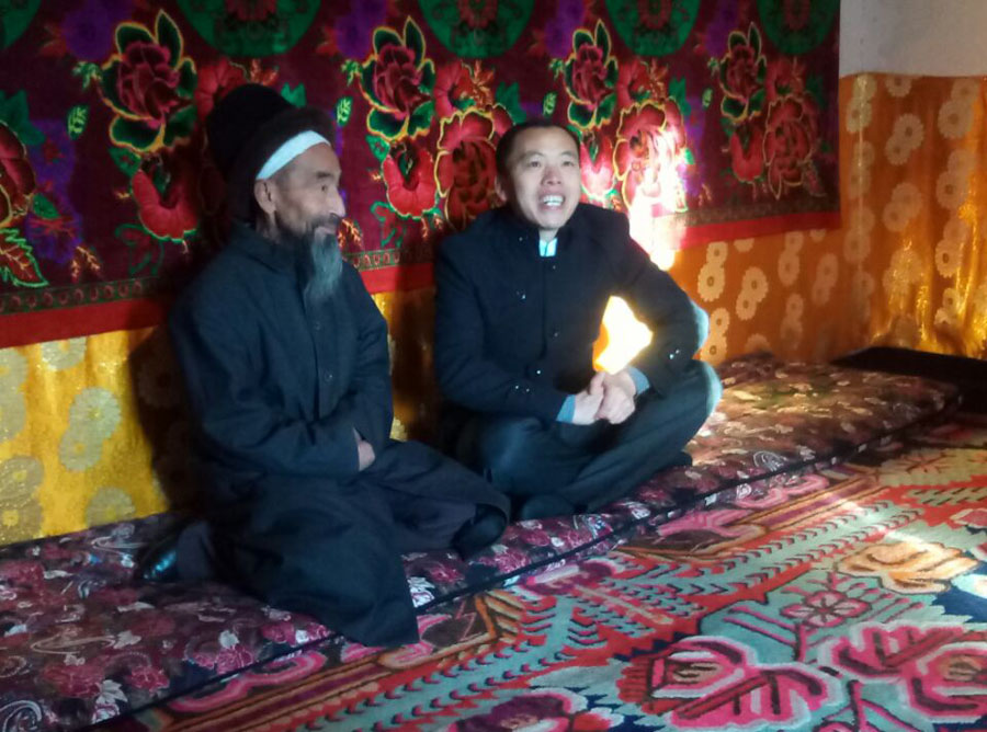 乐市政办到小镇哈日莫墩村开展结对认亲活动-