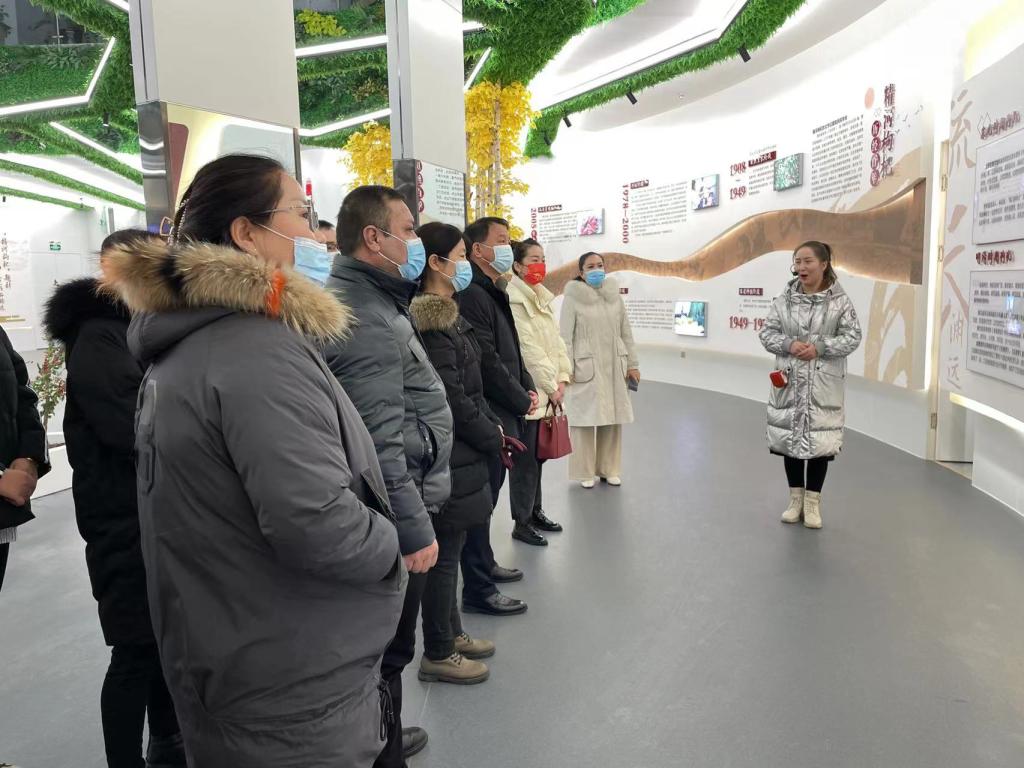 领略历史魅力喜迎二十大参观精河县博物馆之行主题党日活动