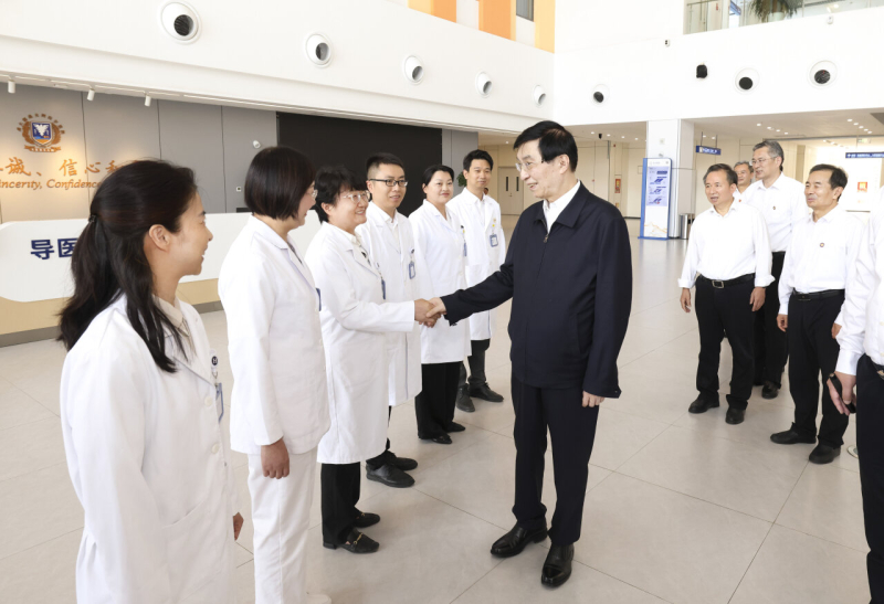 第十次全国对口支援新疆工作会议召开 王沪宁出席并讲话