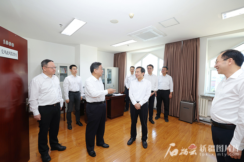 陈小江在自治区纪委监委机关调研座谈 陈小江在自治区纪委监委机关调研座谈