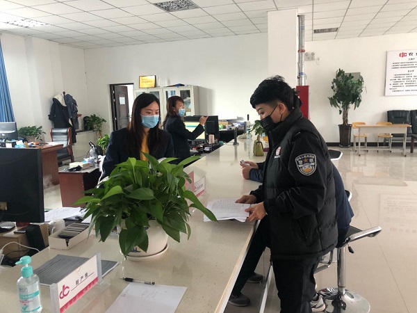 博乐市车管所检查指导辖区“警保”服务网点疫情期间工作助力复工复产