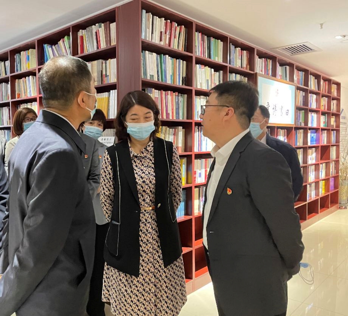 调研结束,州党委常委,宣传部部长陈冬红同志对爱博律师事务所党支部