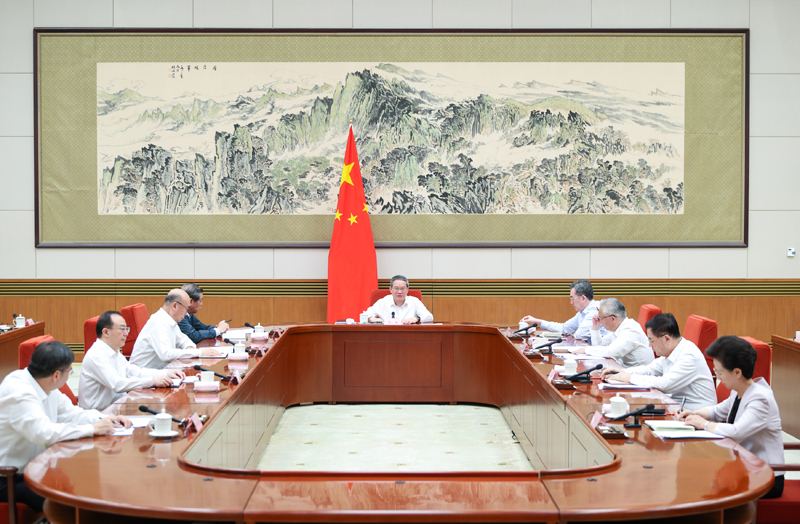 李强主持国务院第十五次专题学习 李强主持国务院第十五次专题学习